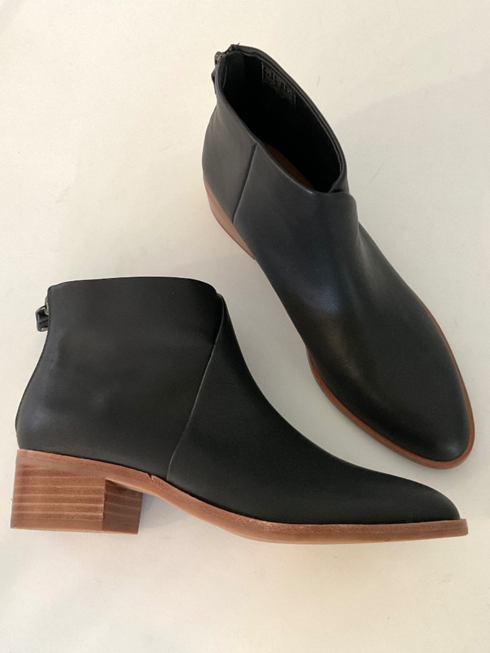 SOLUDOS Venetian Bootie in Black Leather Size  7.5 NEW